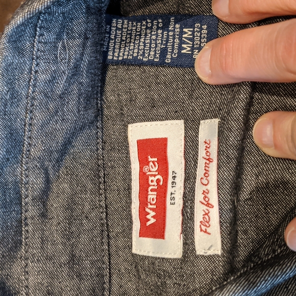 Wrangler charcoal button down M - Picture 3 of 6